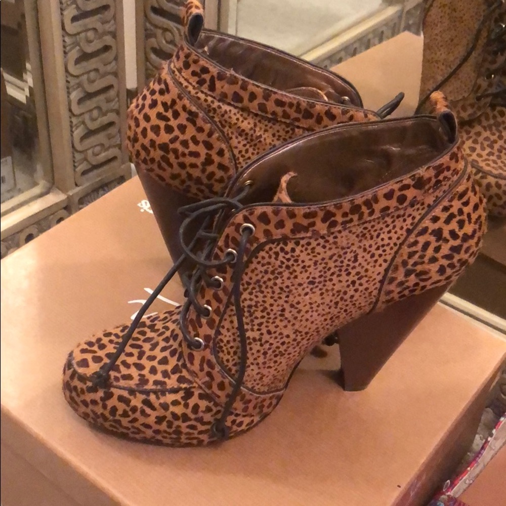Leather, calfskin, leopard print, booties.